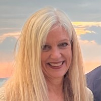 Kelly Hughes Iverson