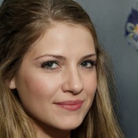 Zoé April