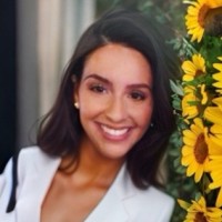Laura Zelder