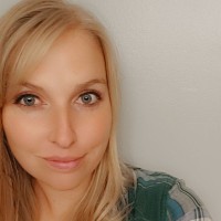 Suzanne Adams