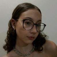 Isis Macena Costa