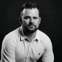 Daniel Bond