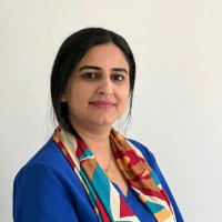 Fatima Munawar, Mieaust, Pe