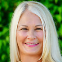Debbie Steele