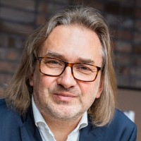 prof. UŚ dr hab Dariusz Szostek