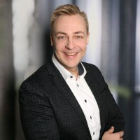 Niklas H.