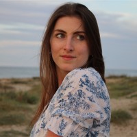 Karolina Dornak, Med