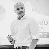 Angel De La Riva