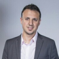 Jonatan G. Nakache (él/he)