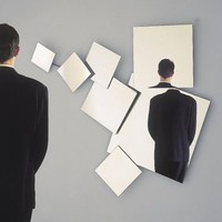 Kavi Mirror
