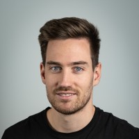 Ádám Freisták