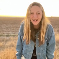 Halle Wiest