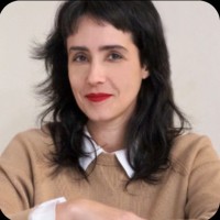 Carolina Fernandes (ela/she)