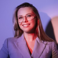 Emi Mos