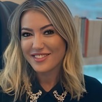 Esra Zeybek