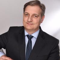 Alexander Grau