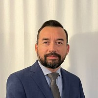 • Ivan Pizarro Morales •