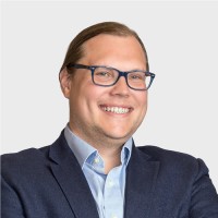 Dylan Smith, Aia