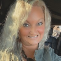 Laura Peveler