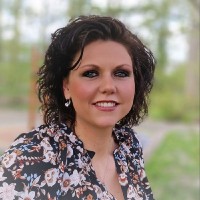 Rebecca Sauer