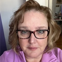 Linette Stobie, Amp