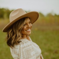 Lindsi J.