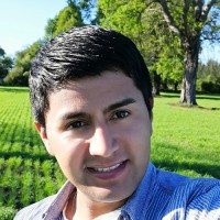 Adan Montecinos Acaricia