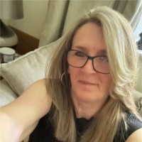 Lorraine Easton