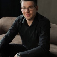 Виталий Николаев