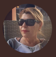 Esin Elçi Dereyüzü