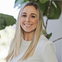 Stephanie Hernandez, Cisr