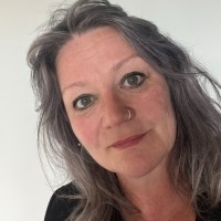 Esther De Bresser
