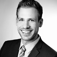 Dr. Nils Becker