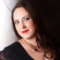 Laura Fisher, Mler
