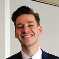 Mike Lewis De Vries