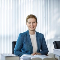 Dr. Julia Lange