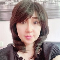 Lydia Hou, Acca