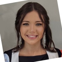Julia Salinas
