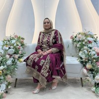Amna Khan