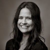 Arianna Al-Huneidi, Mba