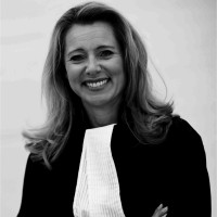 Justine Avis-Knuit