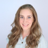 Lindsay Walenciak, Cia
