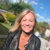Tracey Lowe