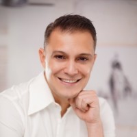 Oscar R Martinez