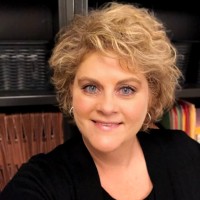 Shelley Lowe