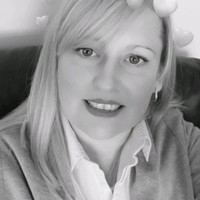 Kelly Wallace-Holtom