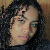Ana Caroline F.