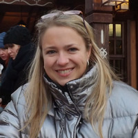 Caroline Simons