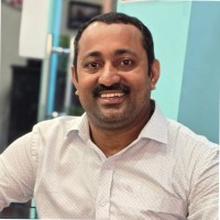John P Thomas