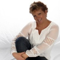 Kim Upstone